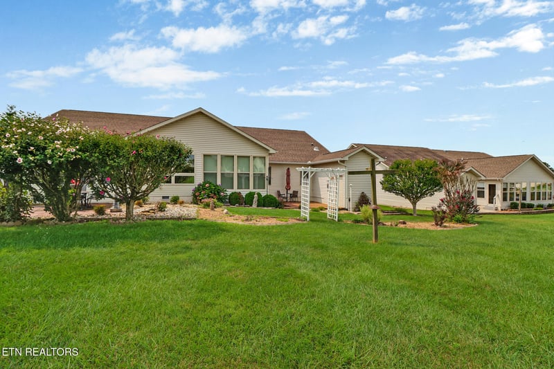 162 Woodgate Dr, Crossville, TN 38571