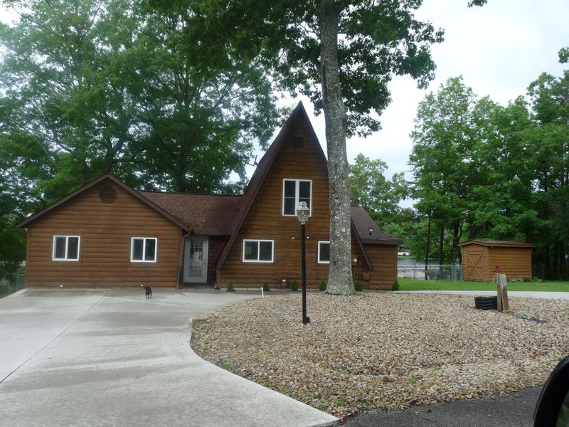 1620 E Cherokee Rd, Crossville, TN 38572