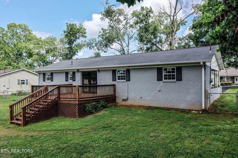 1620 Gail St, Loudon, TN 37774
