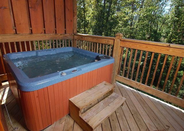 1620 Kissing Way, Sevierville, TN 37862
