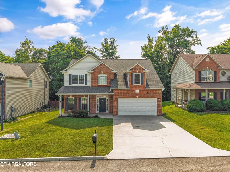 1620 Spring Oak Ln, Lenoir City, TN 37772