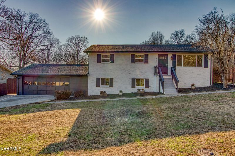 1621 Leconte Rd, Knoxville, TN 37914