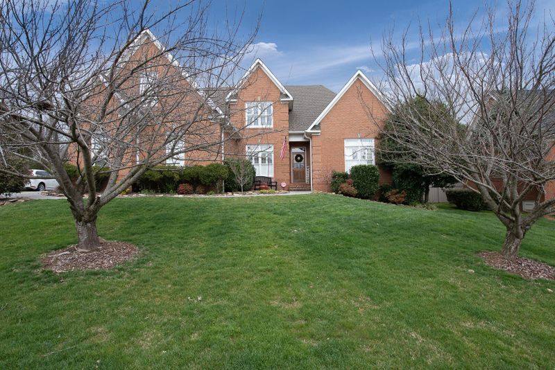 1622 Pinnacle Point Dr, Alcoa, TN 37701