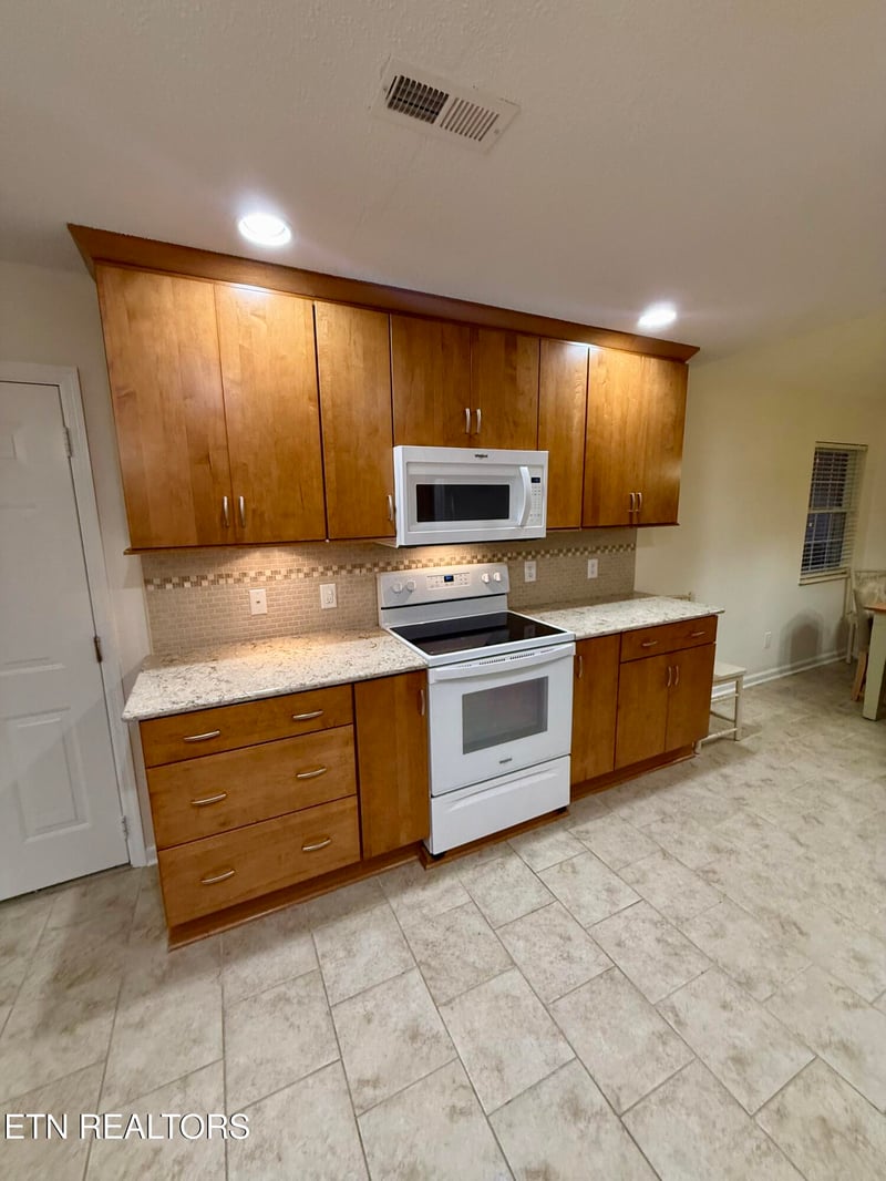1623 Chenoweth Cir, Knoxville, TN 37909