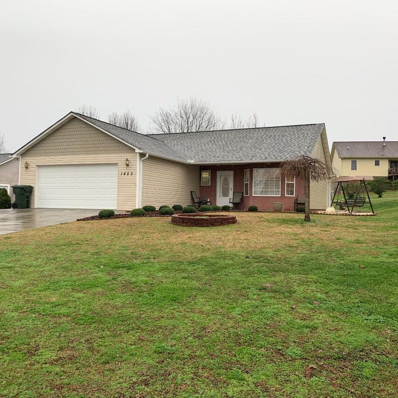1623 Country Meadows Dr, Sevierville, TN 37862