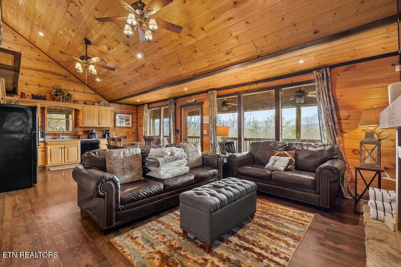 1625 Bear Claw Way, Sevierville, TN 37862