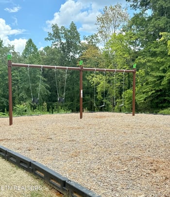 1626 Bennett Village Dr, Maryville, TN 37804