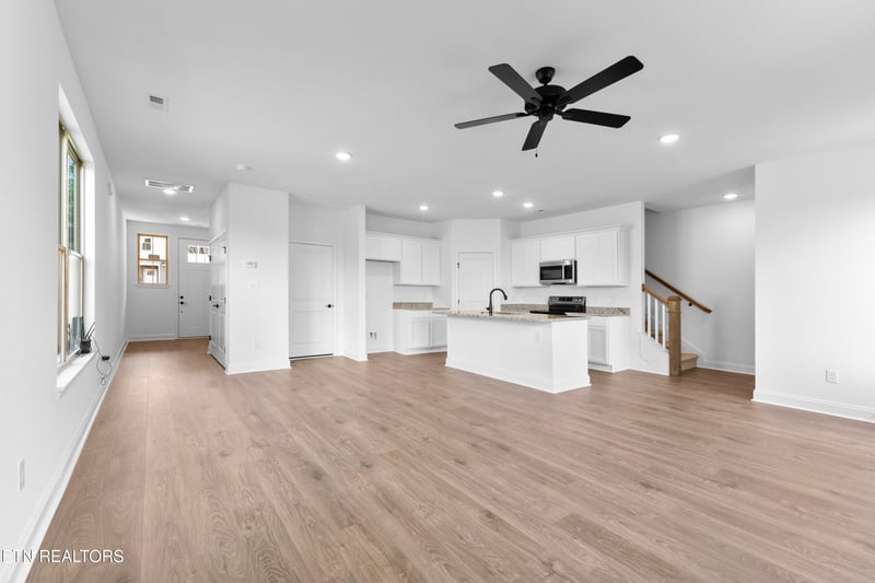 1626 Bennett Village Dr, Maryville, TN 37804