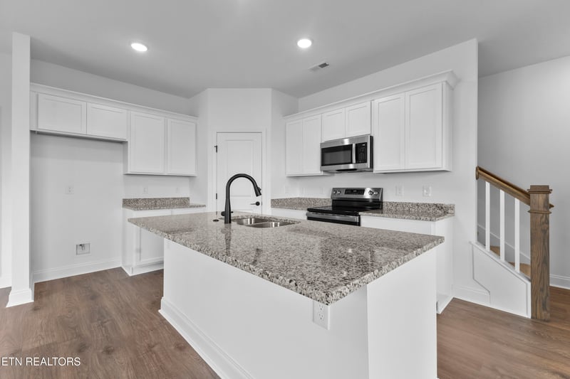 1626 Bennett Village Dr, Maryville, TN 37804