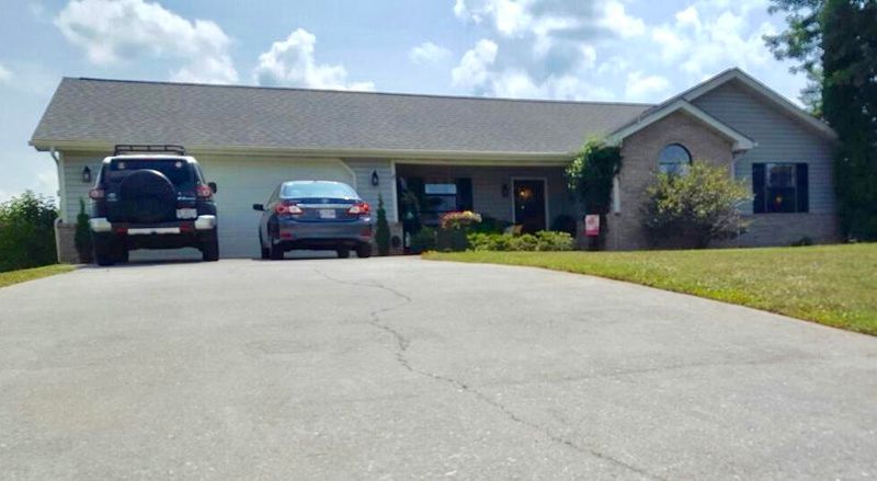 1626 Middle Ct, Sevierville, TN 37862