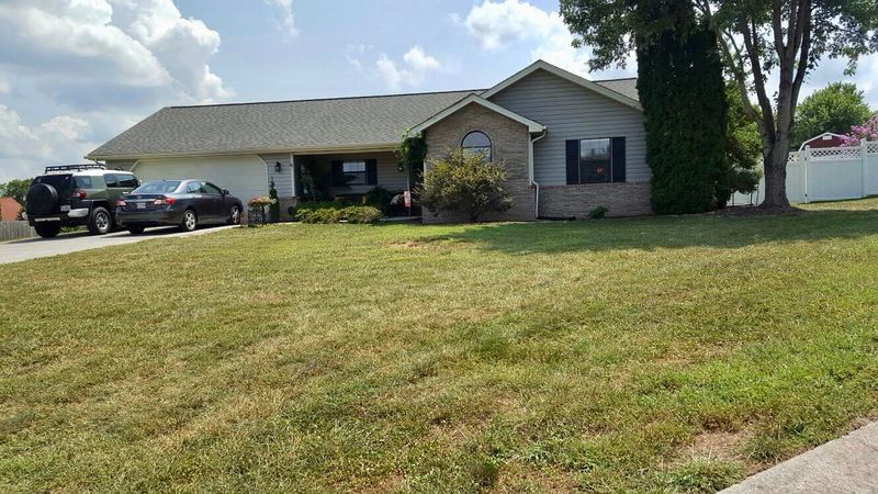1626 Middle Ct, Sevierville, TN 37862