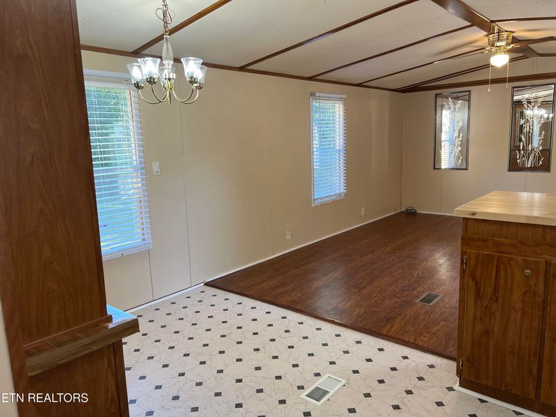 1627 Stony Point Rd, Knoxville, TN 37914
