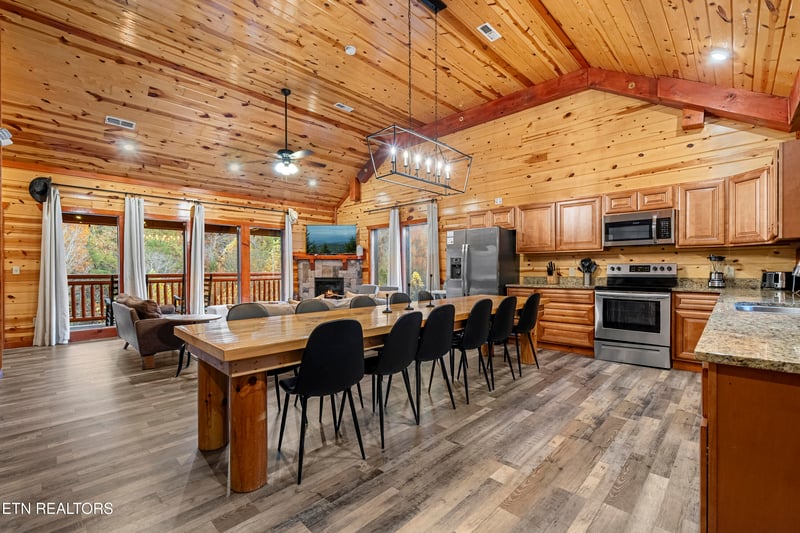 1628 Barn Door Ln, Sevierville, TN 37862