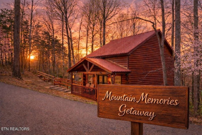 1628 Ginnys Tr, Sevierville, TN 37876