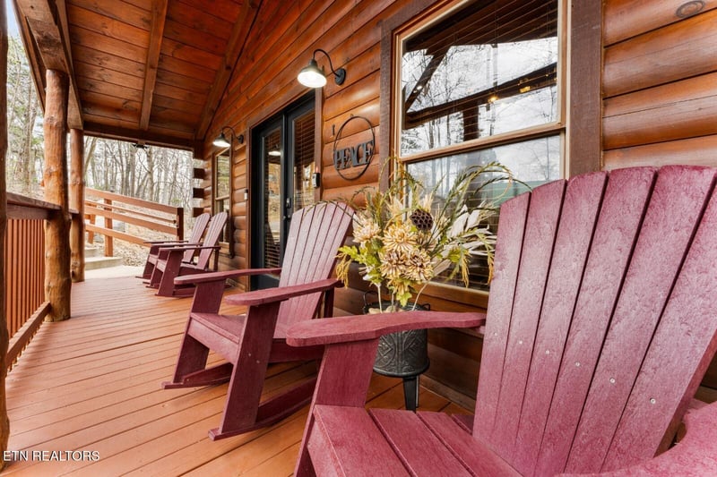 1628 Ginnys Tr, Sevierville, TN 37876