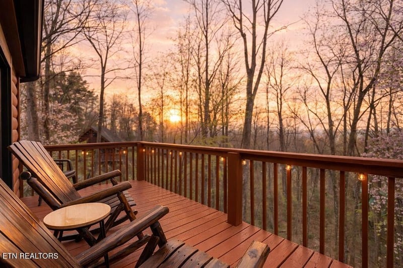 1628 Ginnys Tr, Sevierville, TN 37876
