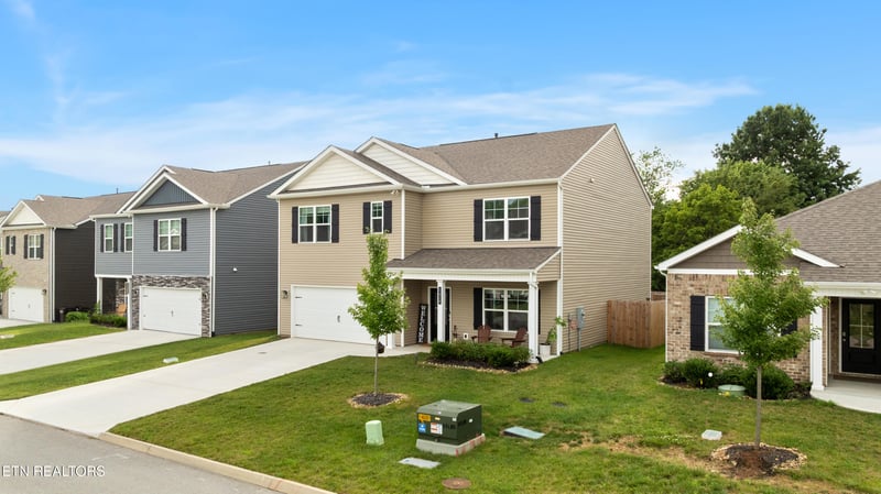 1629 Cabernet Ln, Knoxville, TN 37918