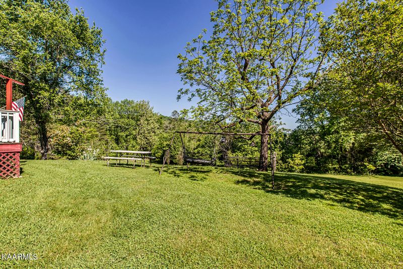163 Edwards Rd, Harriman, TN 37748