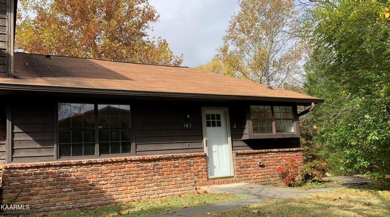 163 Golfcrest Ln, Oak Ridge, TN 37830
