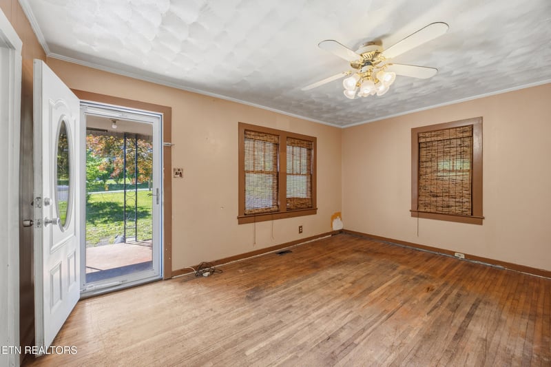 163 Ivy Ave, Lenoir City, TN 37771