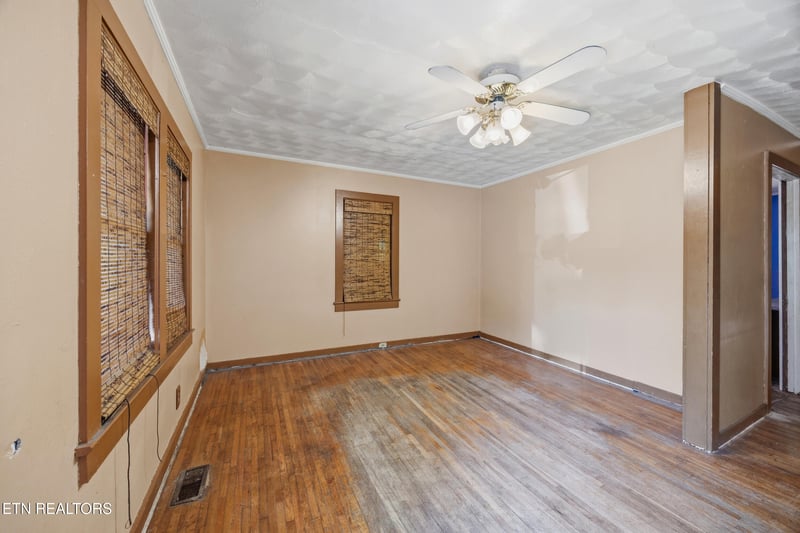 163 Ivy Ave, Lenoir City, TN 37771