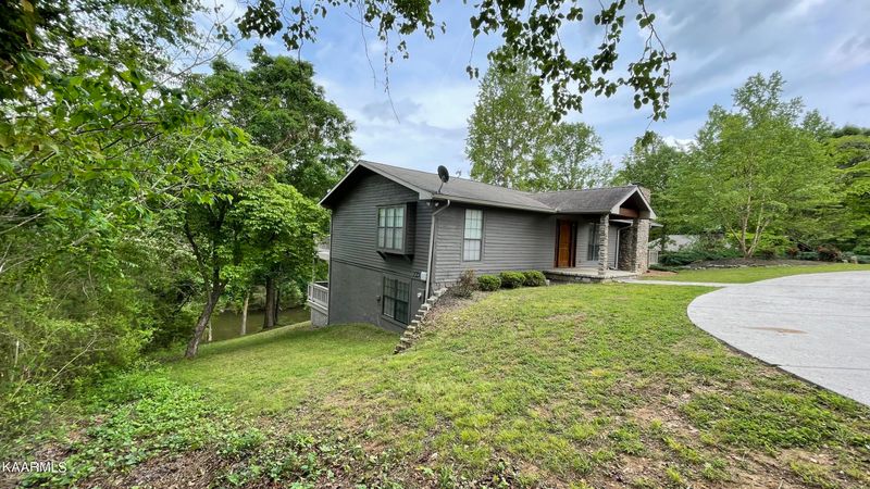 163 Rebel Rd, Harriman, TN 37748