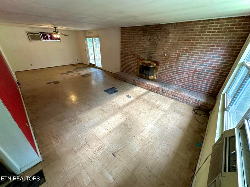 163 S Purdue Ave, Oak Ridge, TN 37830