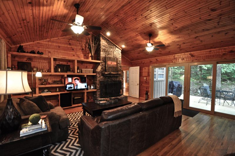 163 Sequoyah Village Rd, Townsend, TN 37882