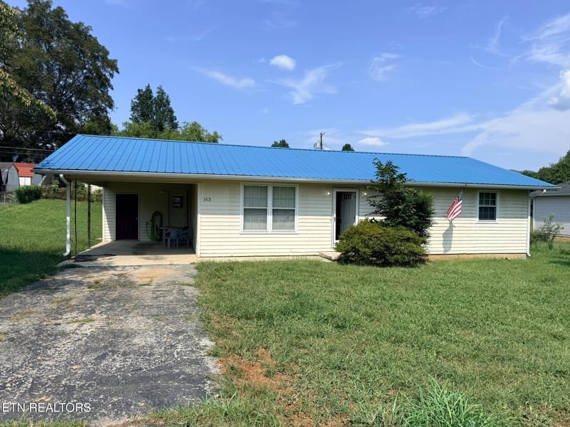 163 Sun Ln, Lafollette, TN 37766