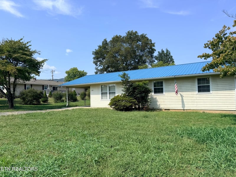 163 Sun Ln, Lafollette, TN 37766