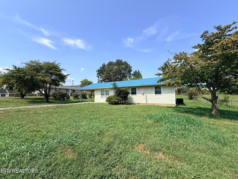 163 Sun Ln, Lafollette, TN 37766