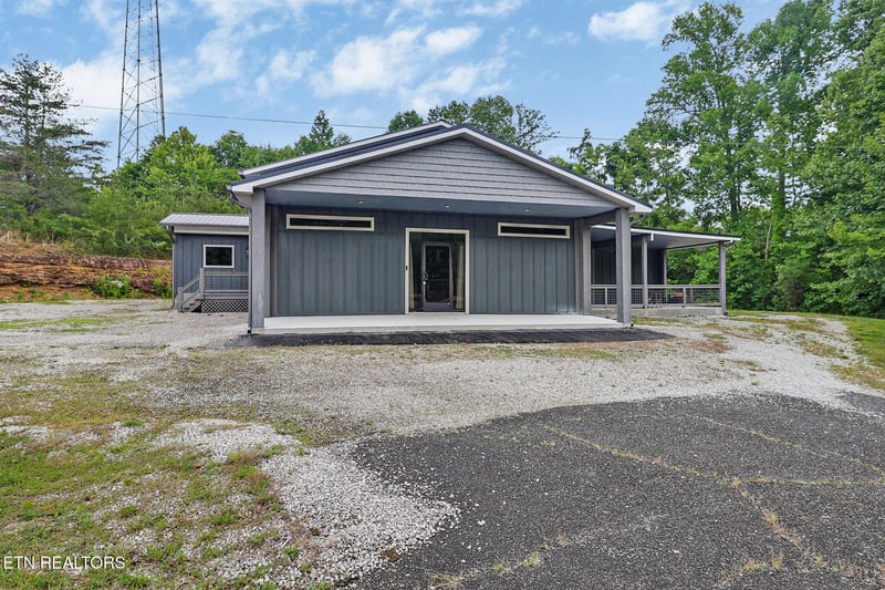 163 Underpass Dr, Oneida, TN 37841
