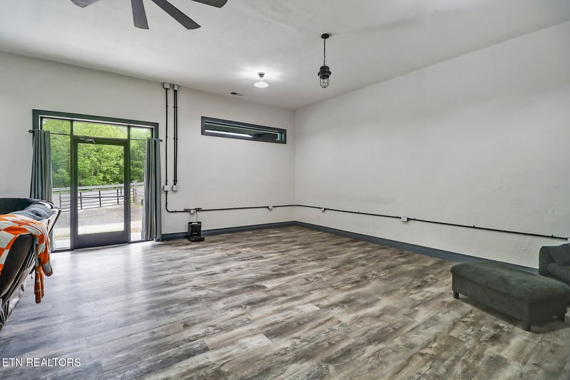 163 Underpass Dr, Oneida, TN 37841