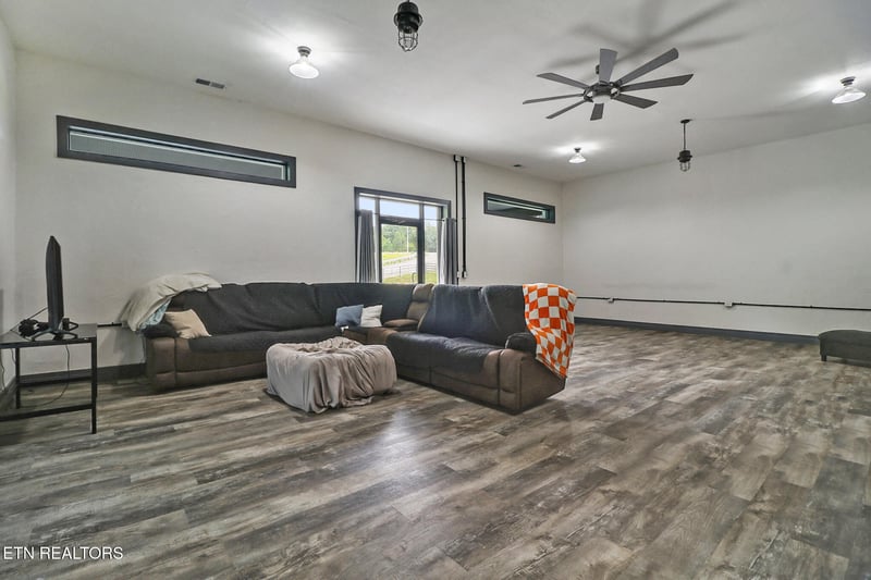 163 Underpass Dr, Oneida, TN 37841