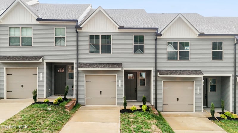1630 Bennett Village Dr, Maryville, TN 37804