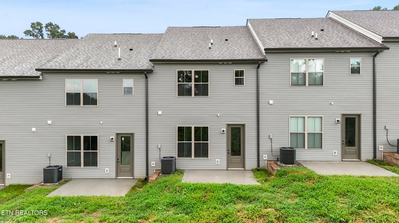 1630 Bennett Village Dr, Maryville, TN 37804
