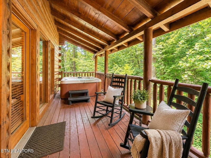 1630 Majestic Oak Way, Sevierville, TN 37876
