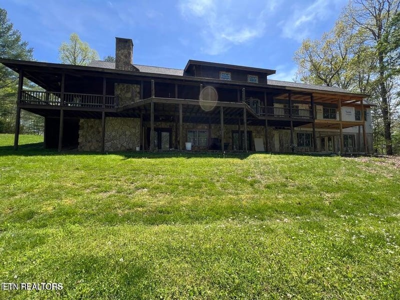 1631 Grave Hill Rd, Oneida, TN 37841