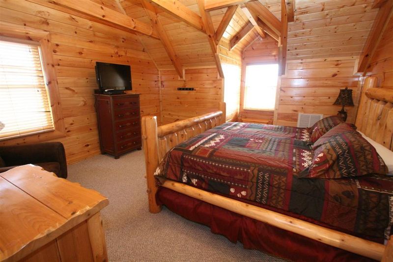 1632 Bluff Ridge Rd, Pigeon Forge, TN 37876