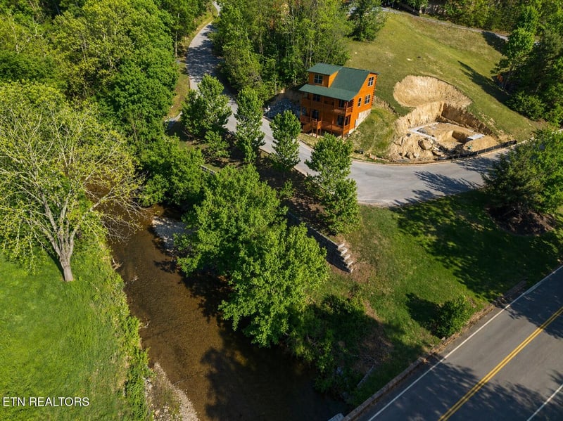 1632 Mountain Lodge Way, Pigeon Forge, TN 37862