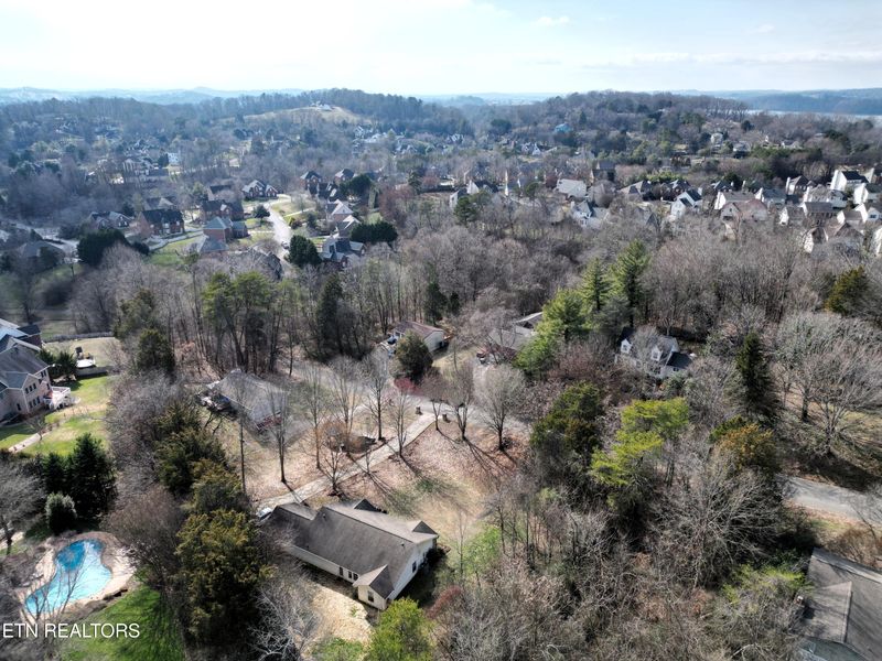 1632 River Crest Dr, Knoxville, TN 37922