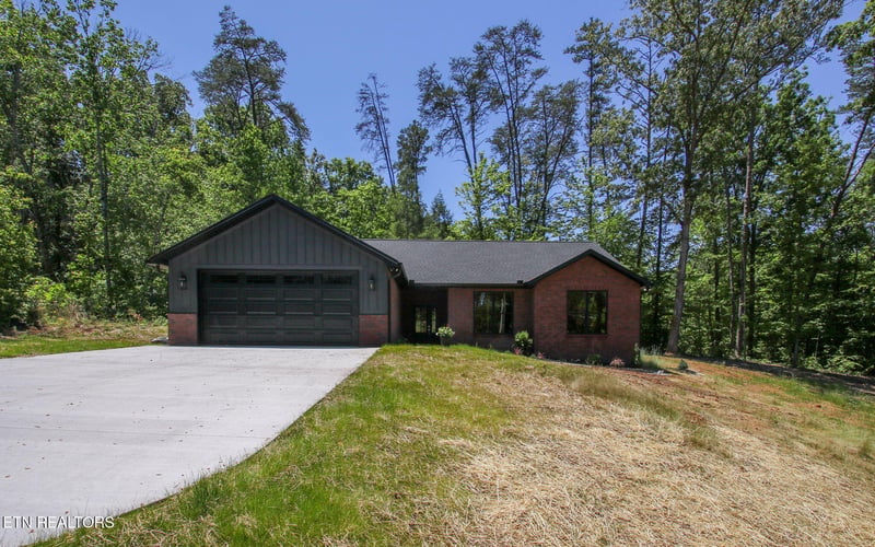 1632 Valley Woods Dr, Sevierville, TN 37862