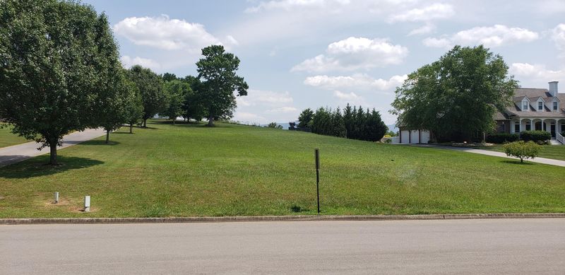 1633 Foxfire Cir, Seymour, TN 37865
