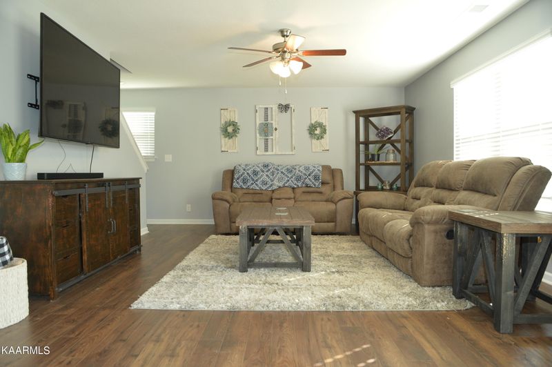 1633 River Poppy Rd, Mascot, TN 37806