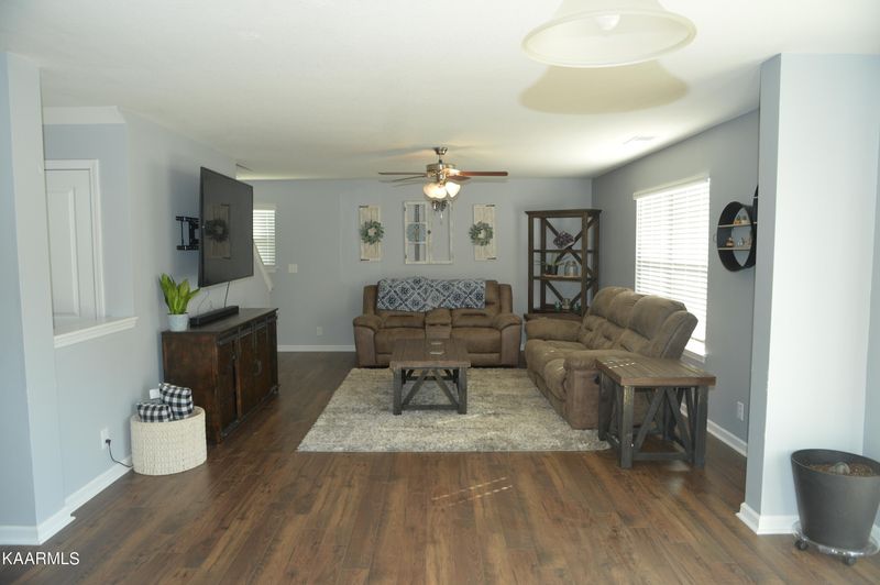 1633 River Poppy Rd, Mascot, TN 37806