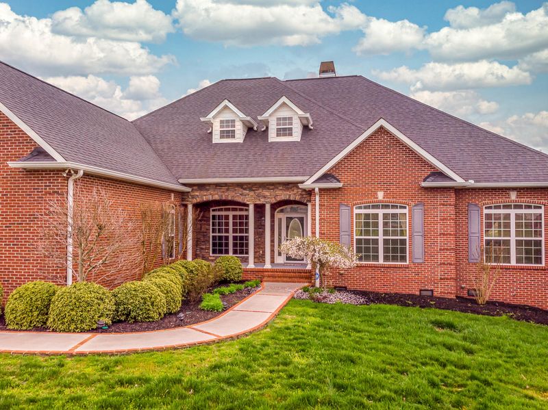 1636 Cascading Falls Ln, Sevierville, TN 37876
