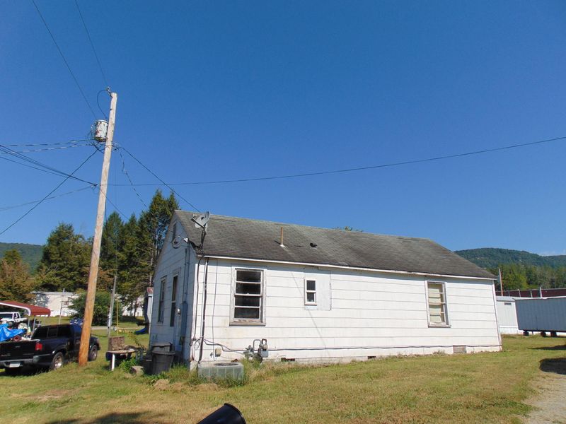 1637 Old Roane St, Harriman, TN 37748