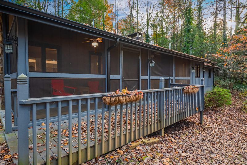 1638 Cardinal Dr, Gatlinburg, TN 37738
