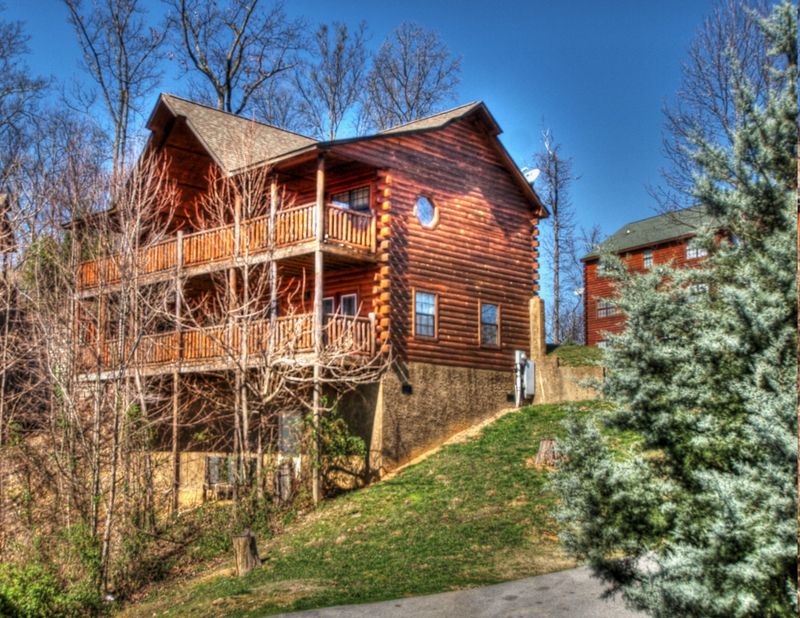 1638 Kissing Way, Sevierville, TN 37862