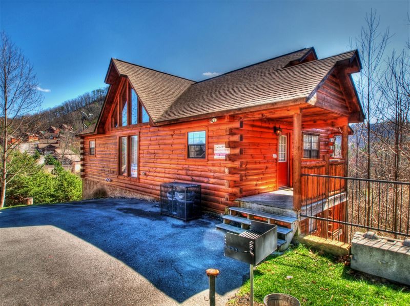 1638 Kissing Way, Sevierville, TN 37862